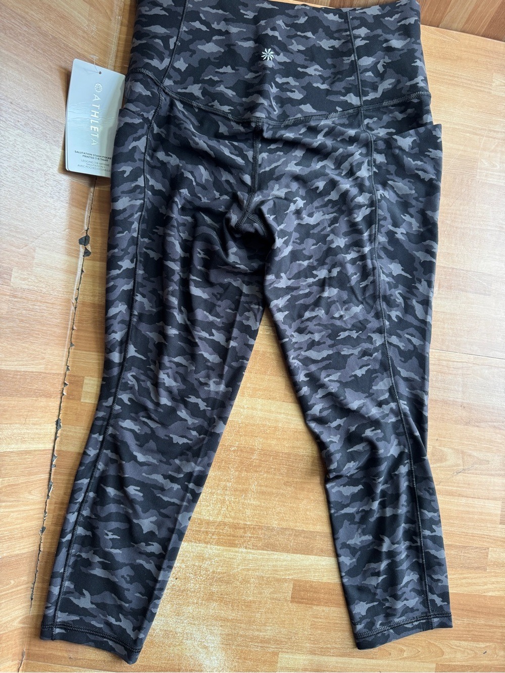 Athleta salutation stash pocket 2 leggings